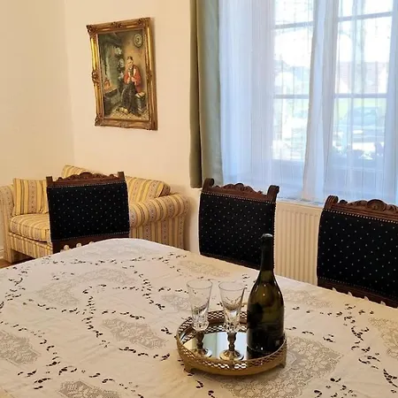 Historisches Ambiente Im Fuerstenbahnhof Apartmán